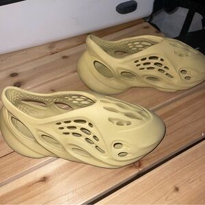 adidas Yeezy Foam RNNR Sulfur